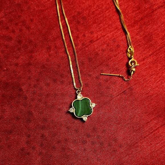 Fucci Minnulli Jewelry - Gold Filled Box Chain with Malachite & Zirconia Clove Charm